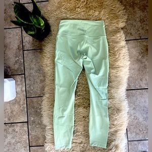 Lululemon mint green Wunder train leggings, 25”